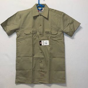 Dickies NWT Khaki Short Sleeved Men’s Shirt Size Small Casual Men’s Work Shirt